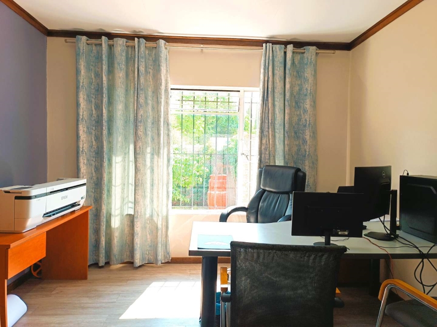 5 Bedroom Property for Sale in Langenhovenpark Free State